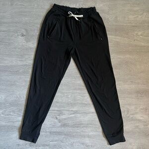 Vuori Men’s Black Jogger Pants size Small